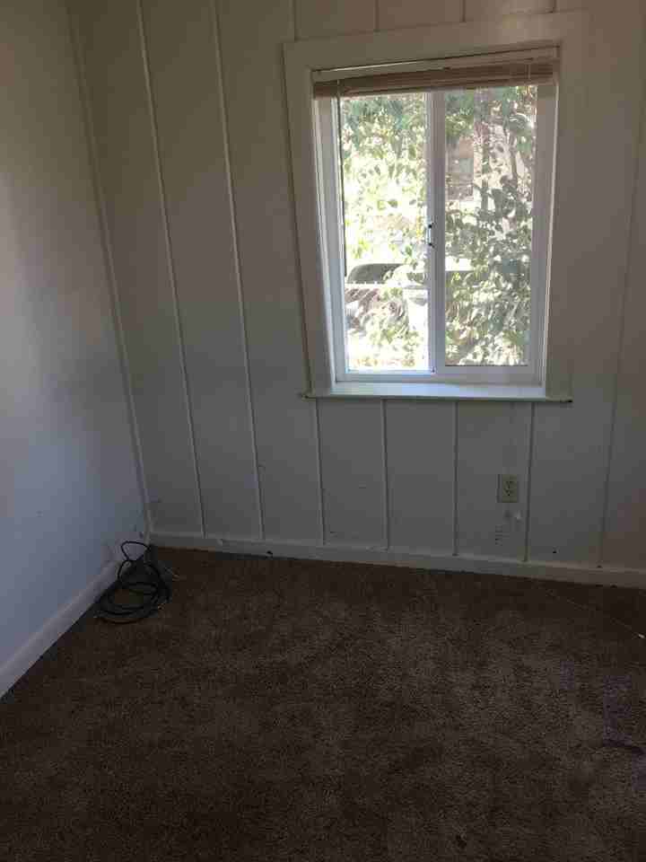 307 Pine St - Photo 4 of 6