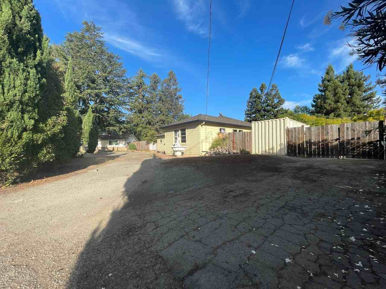 741 Sunshine Ct - Photo 2 of 23