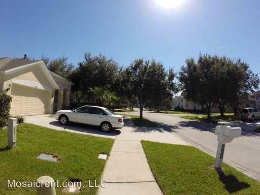 27422 Sky Lake Cir - Photo 2 of 21