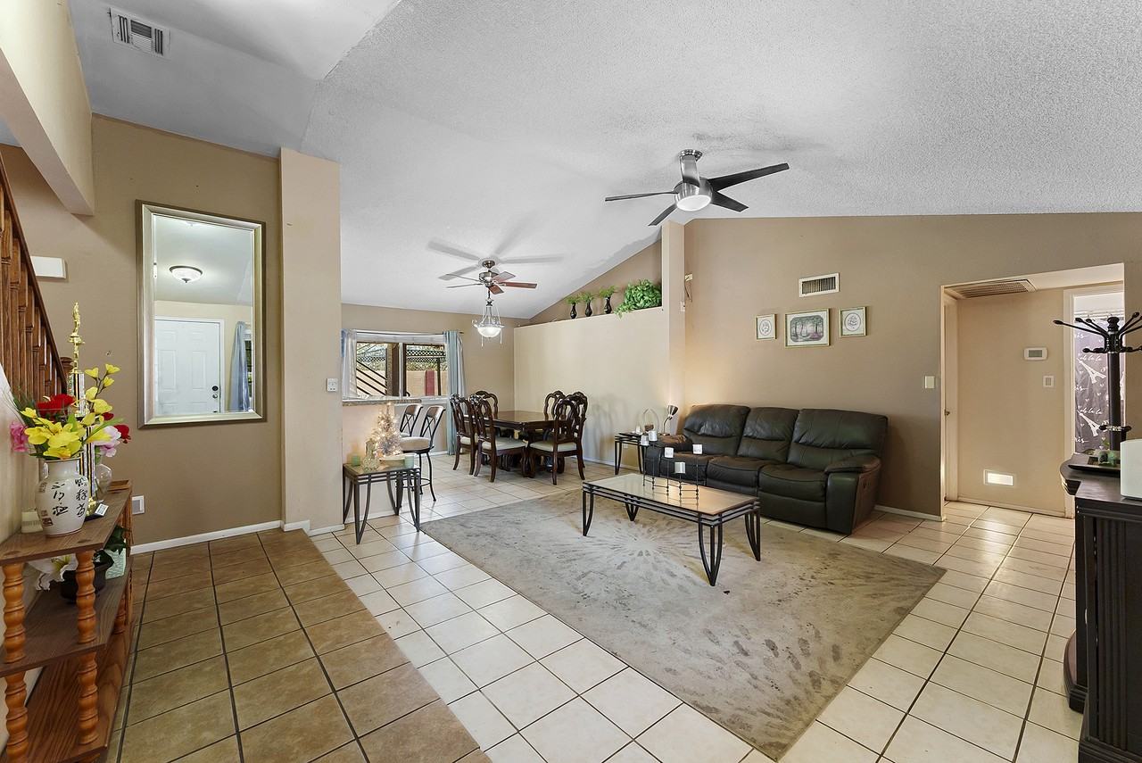 2326 E Folley St #1 - Photo 5 of 28