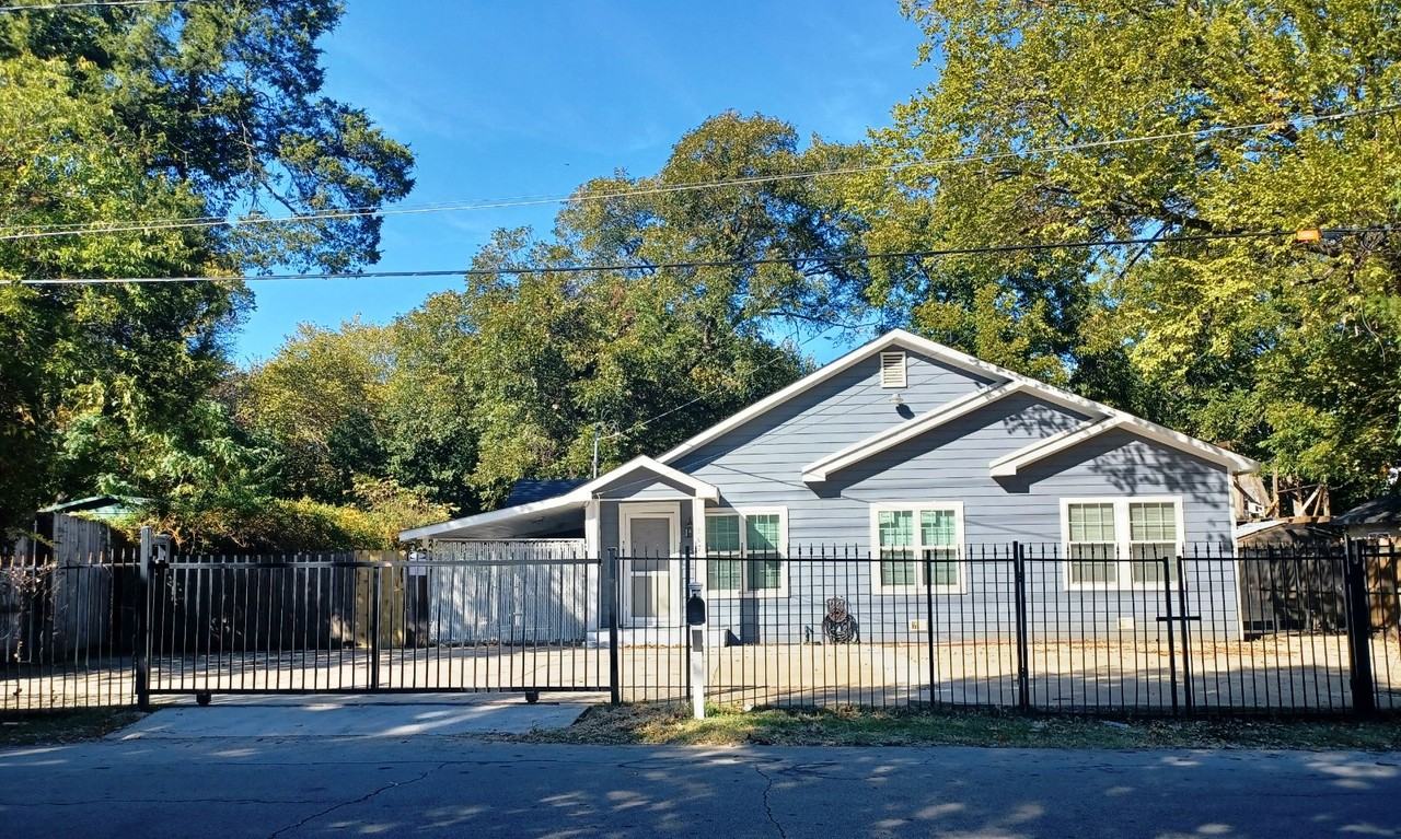 507 E Sanford St #NA - Photo 2 of 19