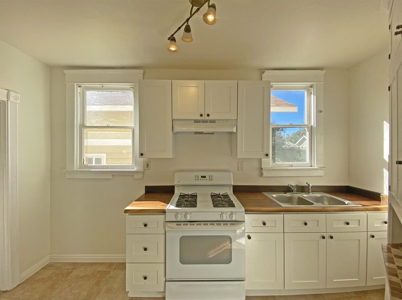 933 East Santa Paula Street - Photo 2 of 4