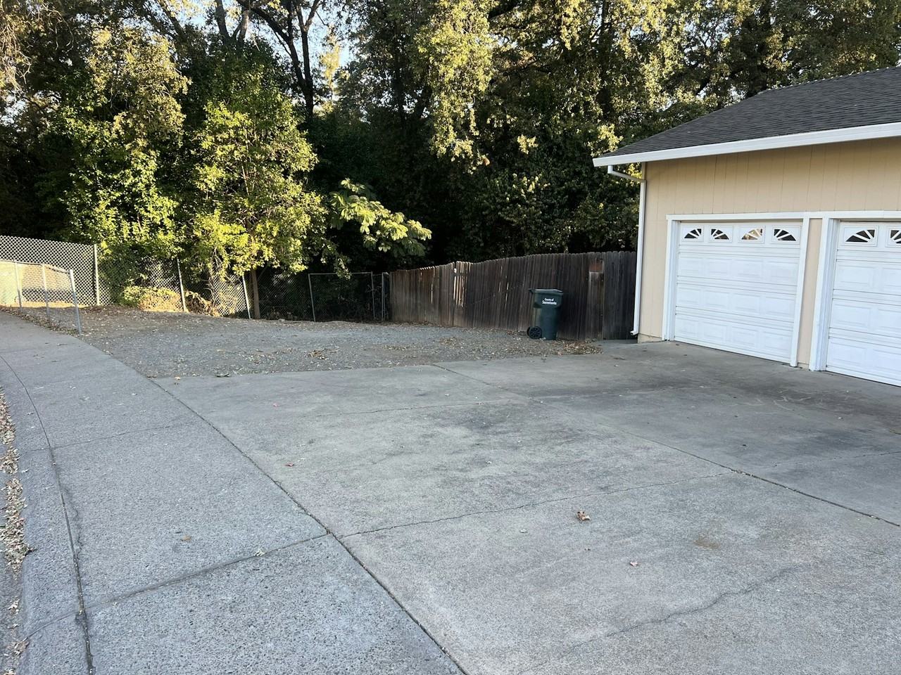 8220 Foxfire Dr - Photo 2 of 8