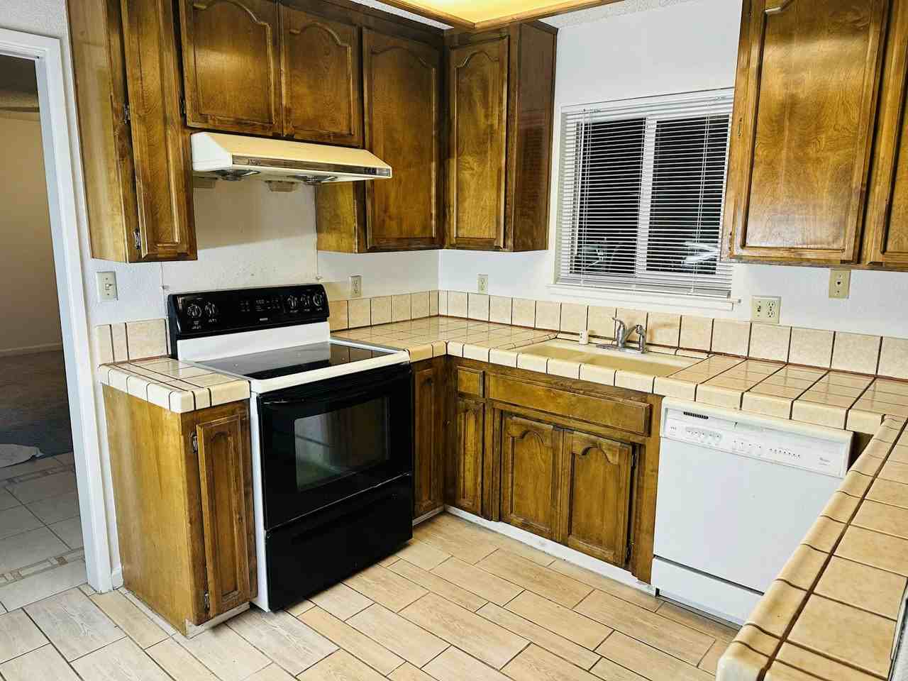 8220 Foxfire Dr - Photo 3 of 8