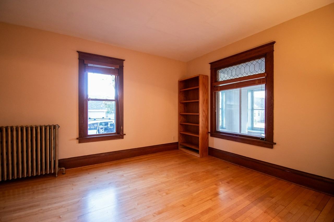 340 23rd Avenue Northeast - Photo 5 of 16