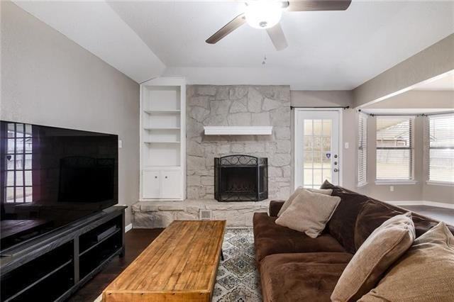 607 Garden Path Dr - Photo 3 of 8