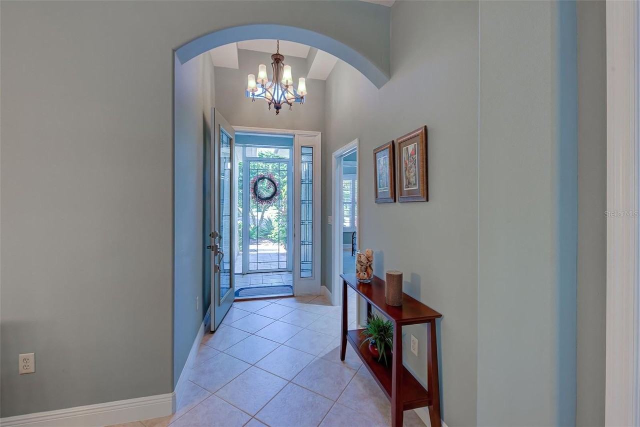 354 Melrose Ct - Photo 4 of 50