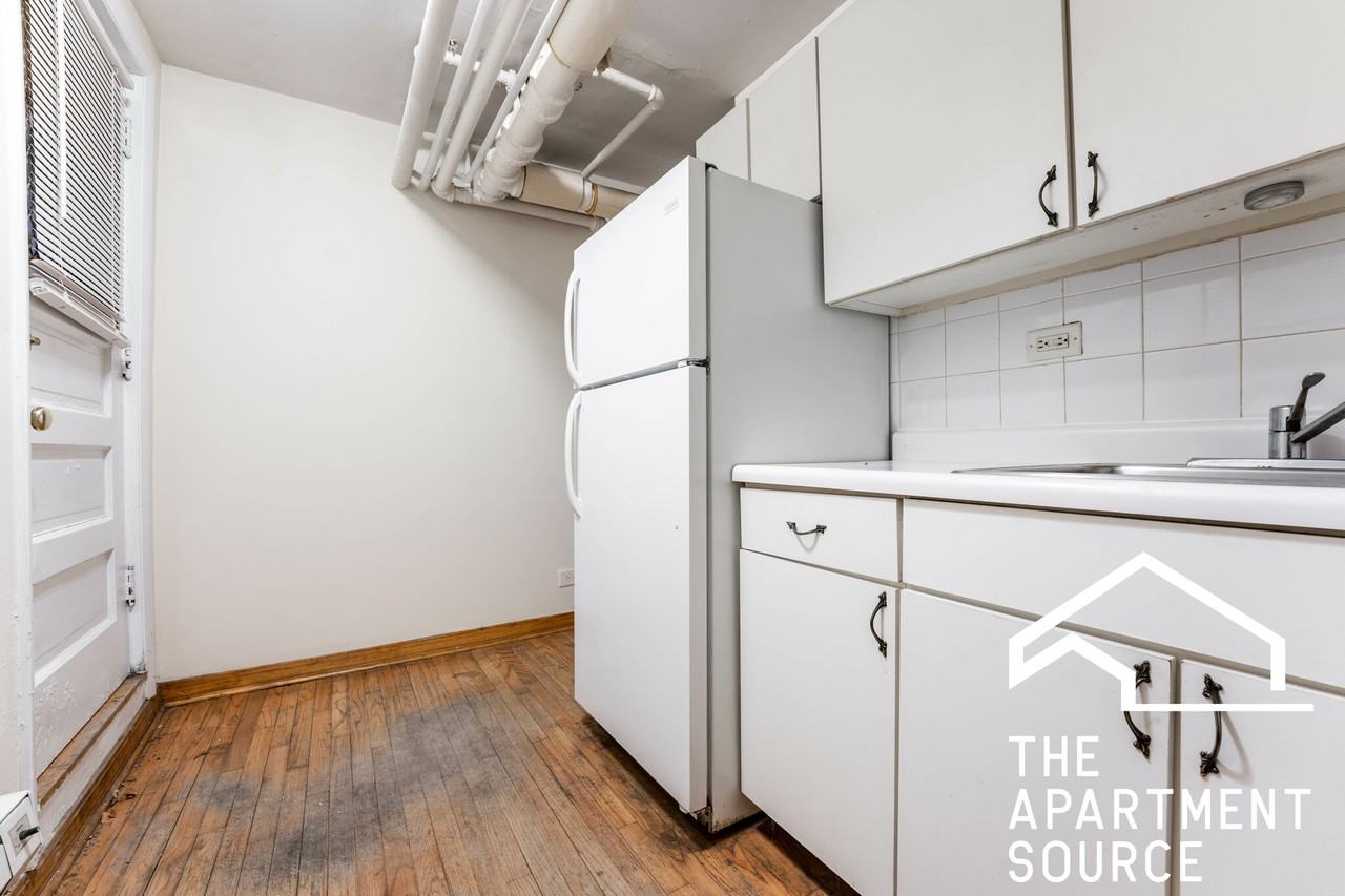 2890 N Clark St #G - Photo 6 of 13