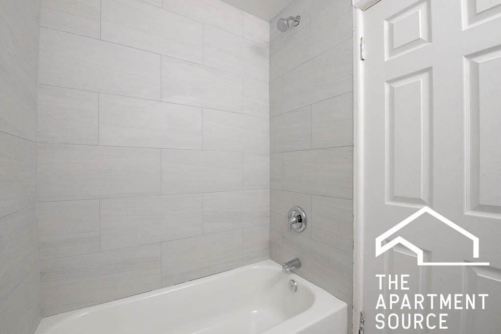 663 W Grace St #318 - Photo 2 of 5