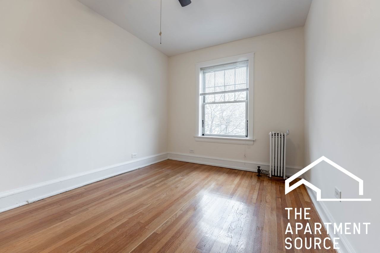 1609 W Berteau Ave #3 - Photo 3 of 14