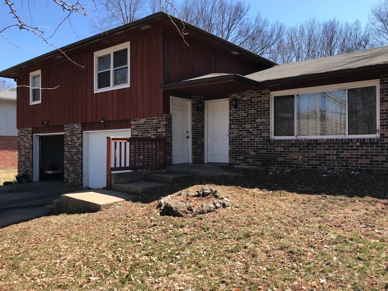 652-654 Pear Tree Circle - Photo 4 of 20