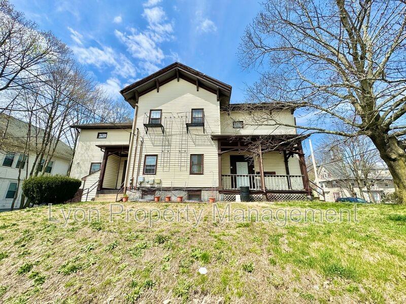 193 Summit St #1R - Photo 2 of 8