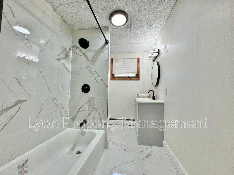 193 Summit St #1R - Photo 4 of 8