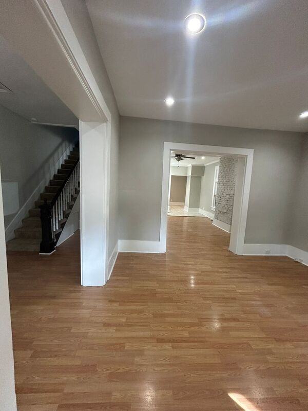 1304 Oakwood Ave - Photo 3 of 49
