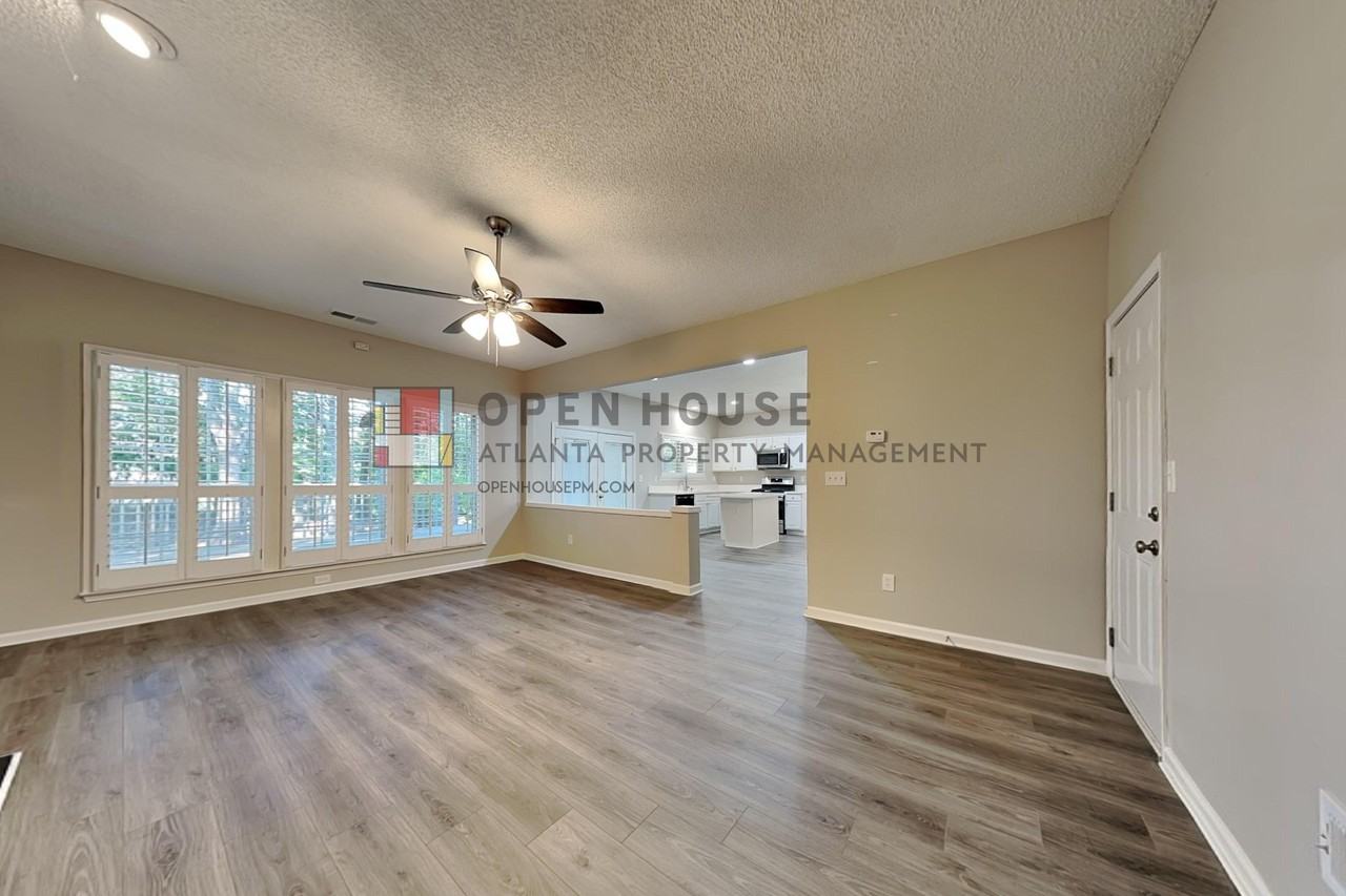 3441 Chastain Glen Ln Ne - Photo 3 of 22