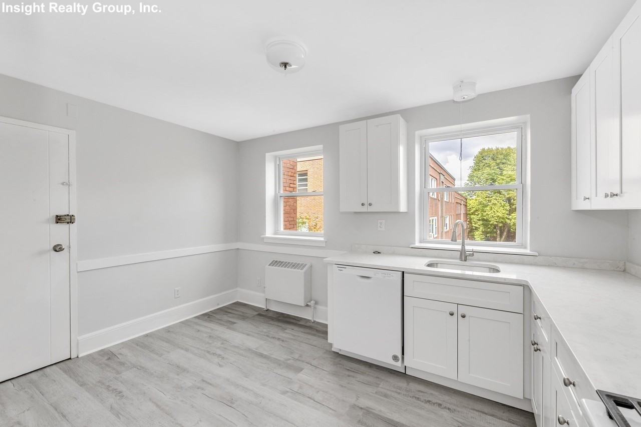 98 Morton St #57 - Photo 2 of 10