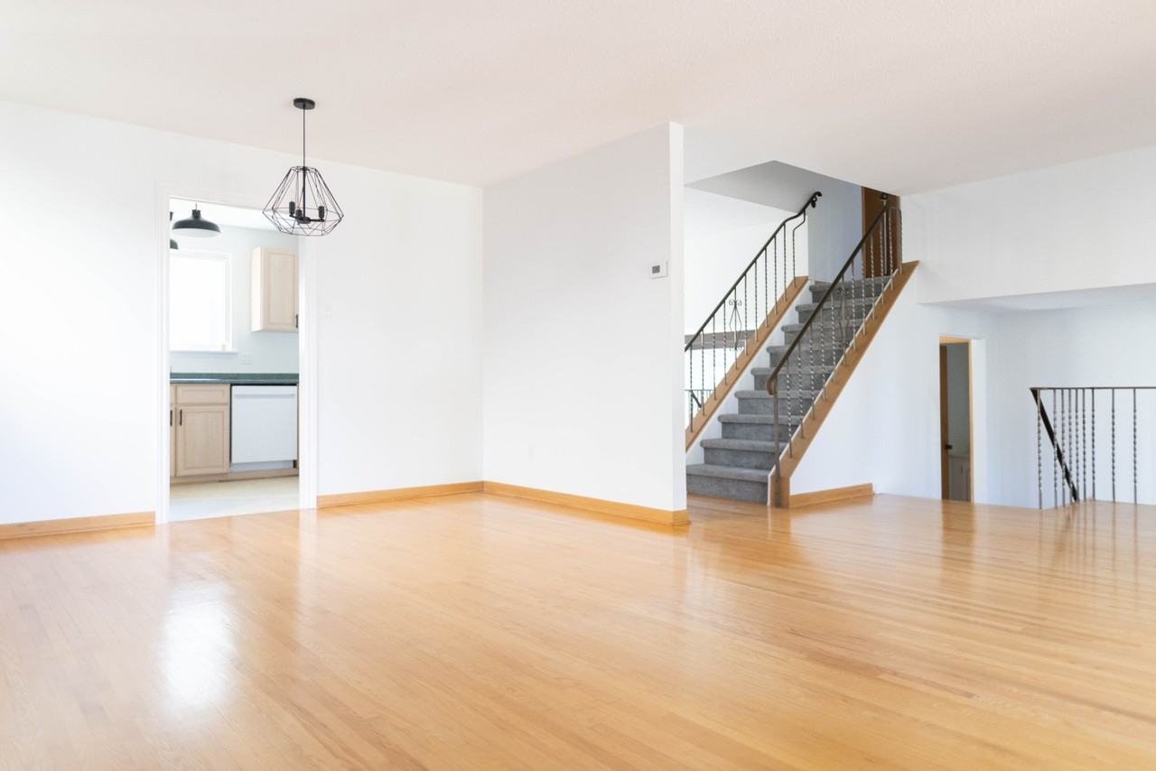 23 Silver Aspen Cres - Photo 2 of 10