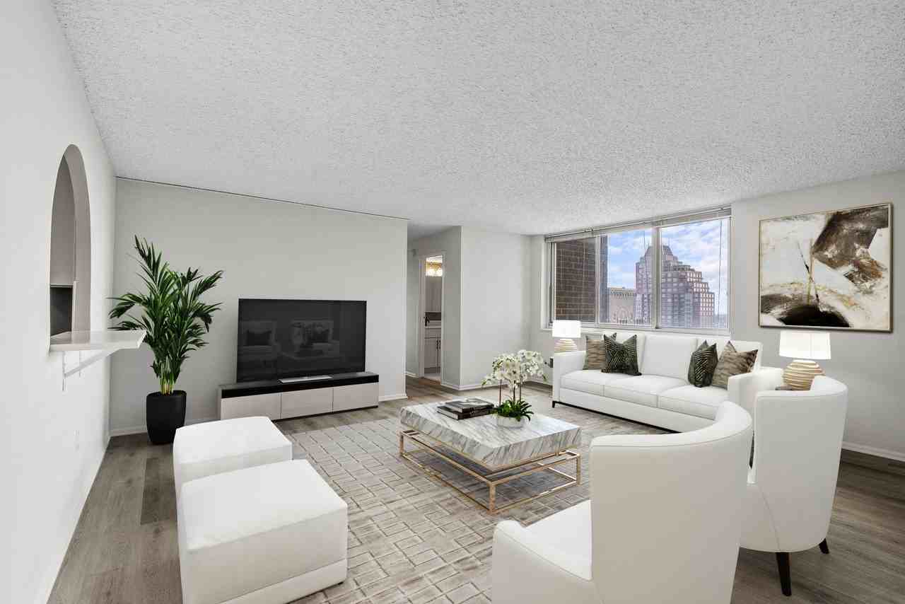 1500 Locust - Photo 2 of 27