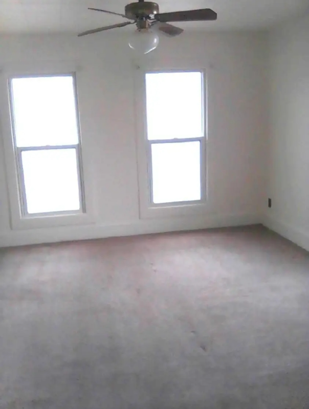 1421 1/2 W 8th St #2 - Photo 2 of 8