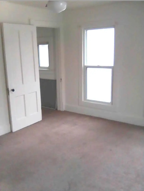 1421 1/2 W 8th St #2 - Photo 3 of 8