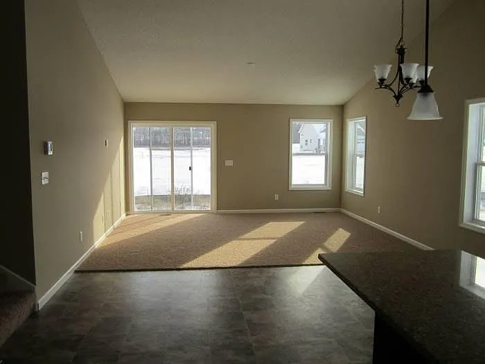 12705 Huntington Ave - Photo 3 of 11