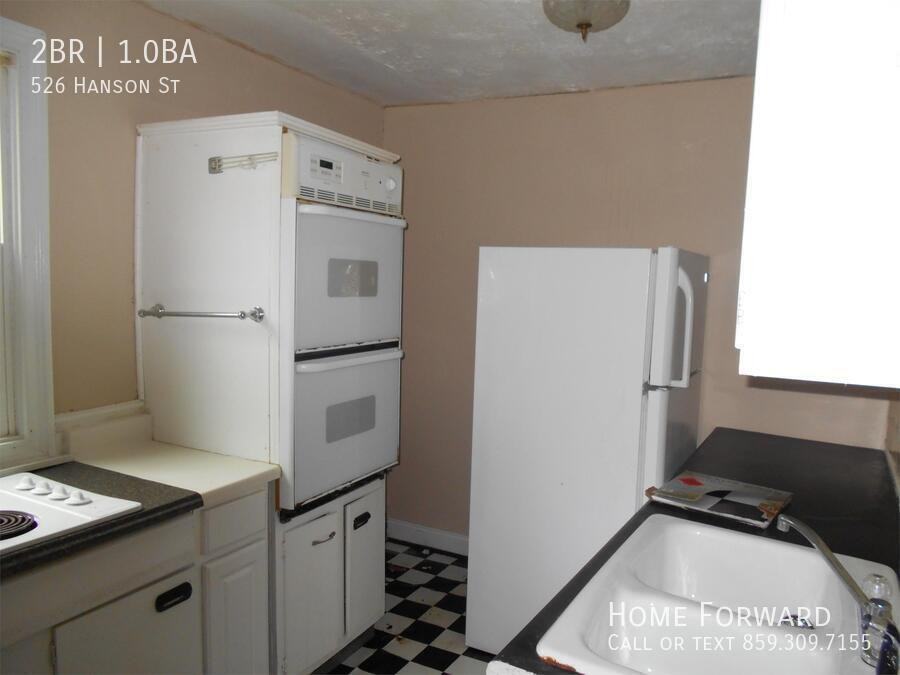 526 Hanson St - Photo 3 of 14