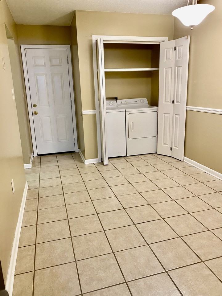 1224 Beverly Hills Rd #1 - Photo 2 of 9