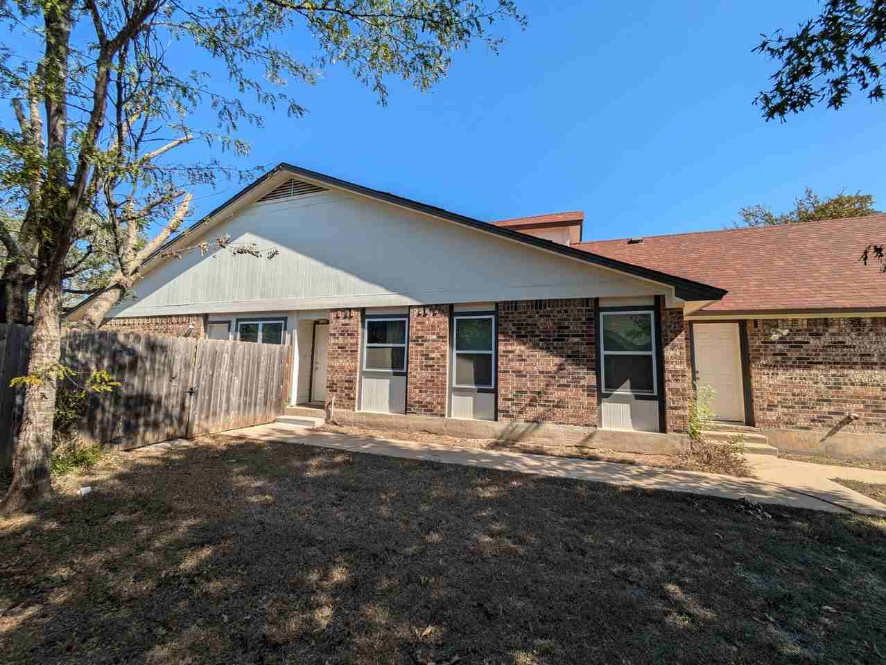 6008 Parkwood Dr #B - Photo 3 of 20