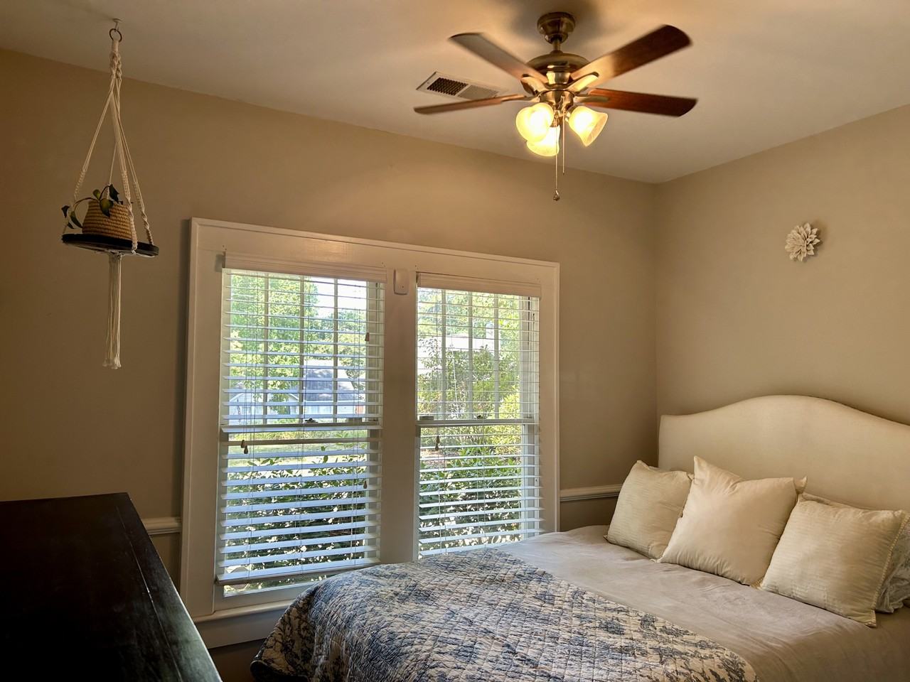 1058 Gilbert St Se #NA - Photo 4 of 27