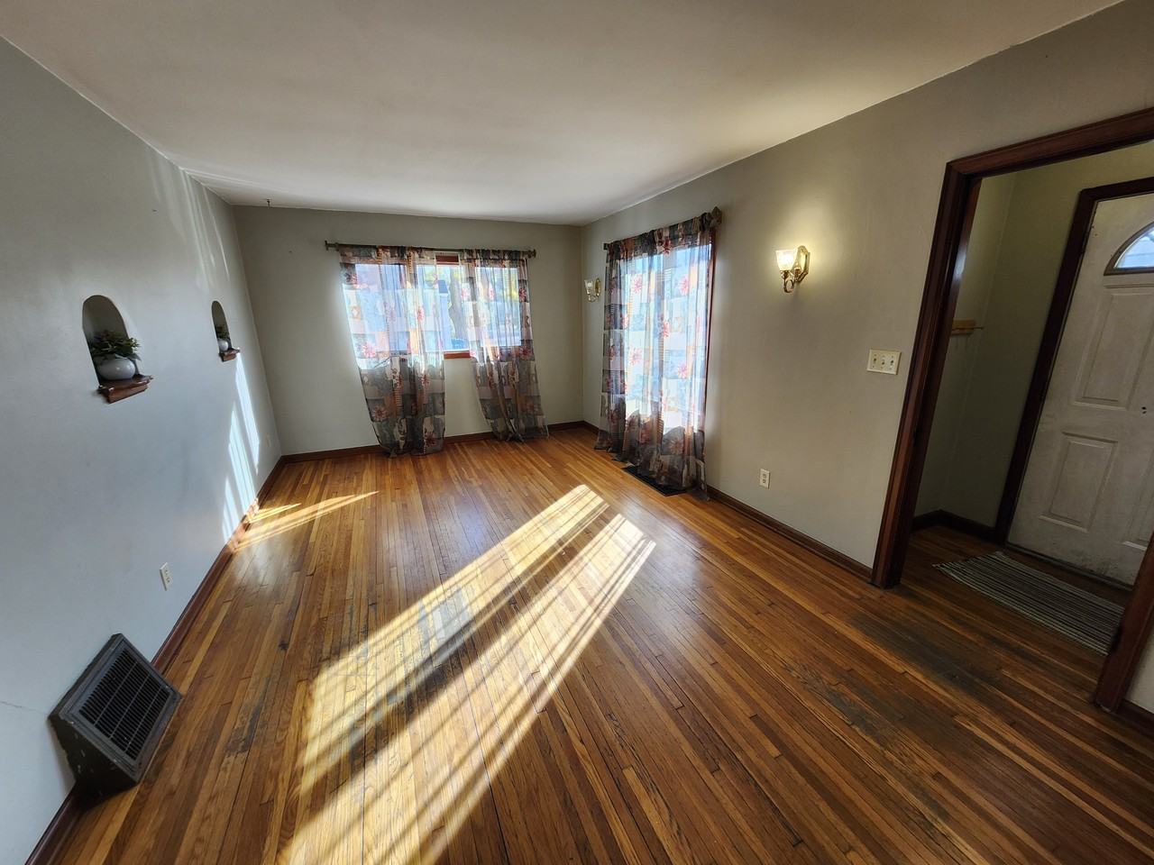 210 E Vine St #NA - Photo 2 of 11