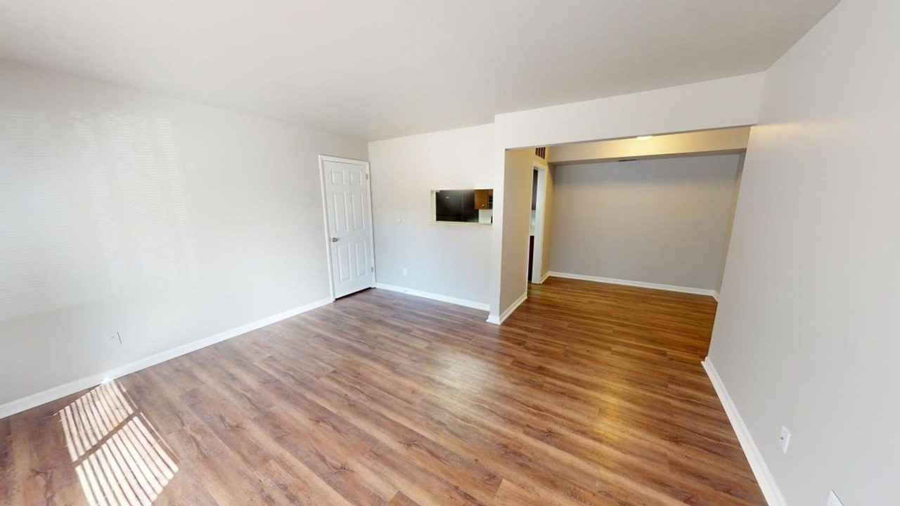Hillcrest Apartments - Photo 5 of 41