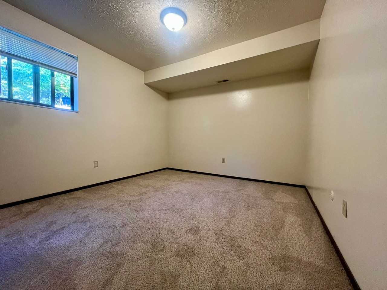 Hunter Garden - Photo 6 of 18