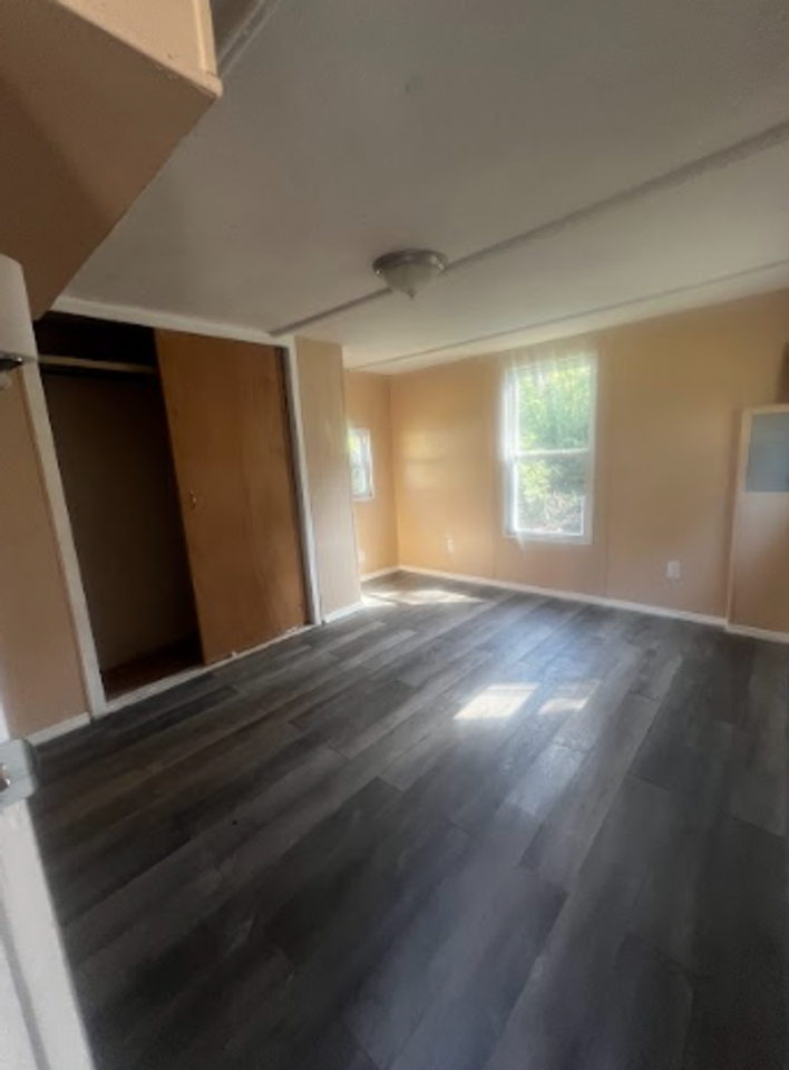 7017 Silver Lake Dr - Photo 4 of 5