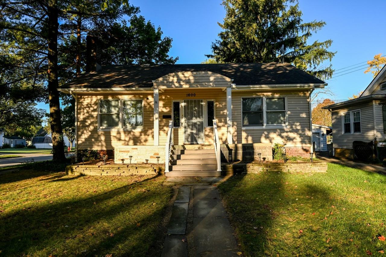 1600 Commodore Rd - Photo 4 of 48