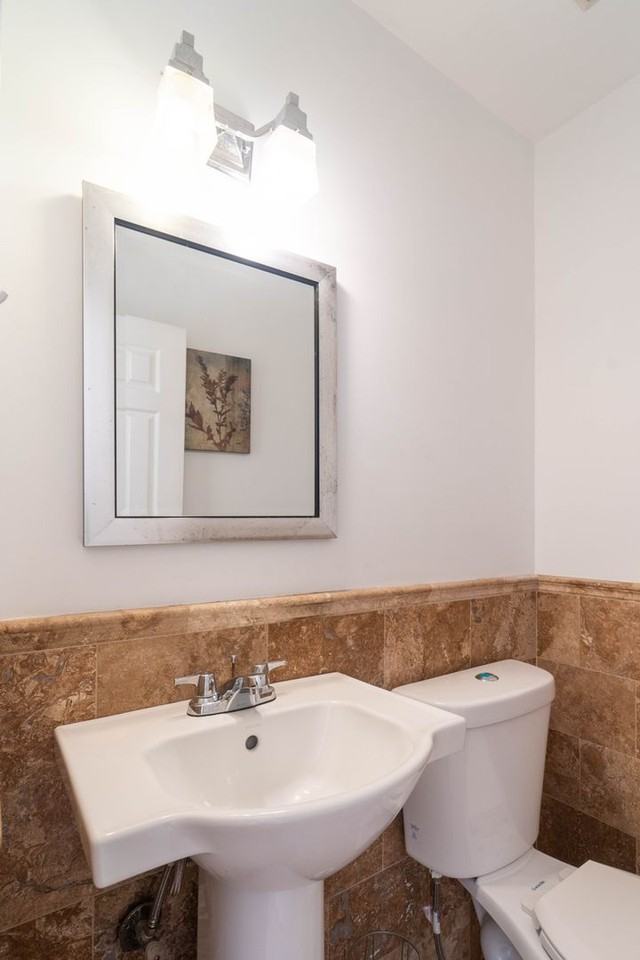 1553 Templeton Pl - Photo 7 of 50