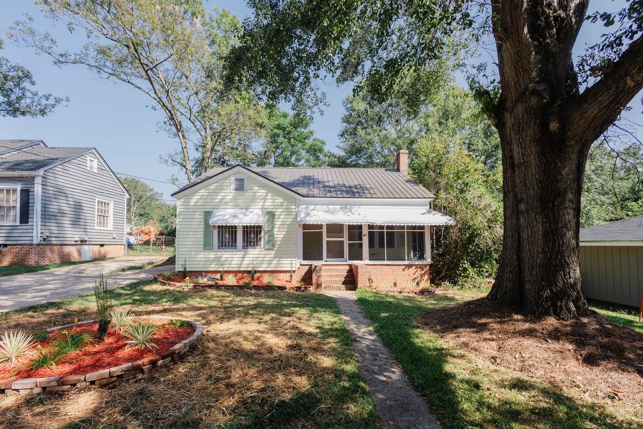 907 W Broad St - Photo 2 of 20