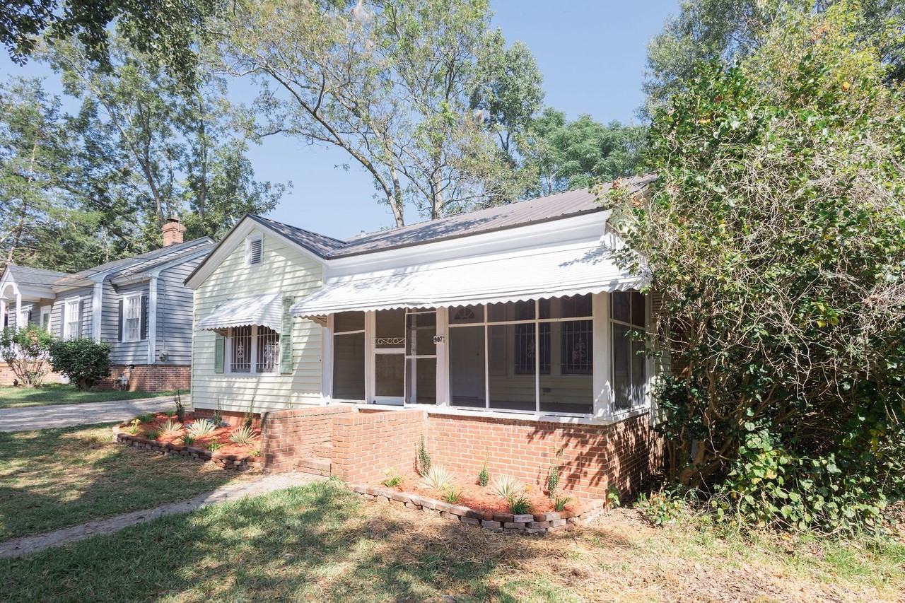 907 W Broad St - Photo 3 of 20