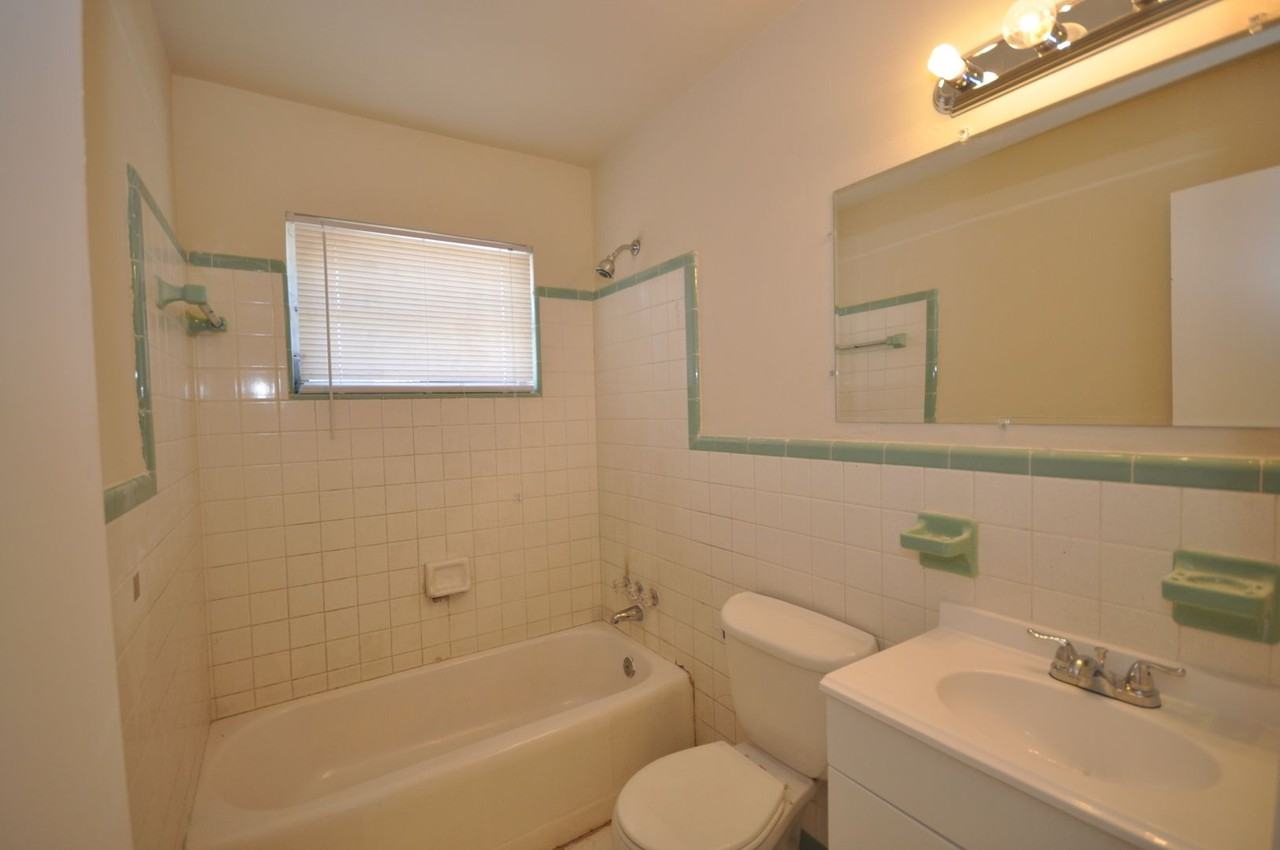 139 W 28th Street Riviera Beach, FL 33404 - Photo 2 of 21