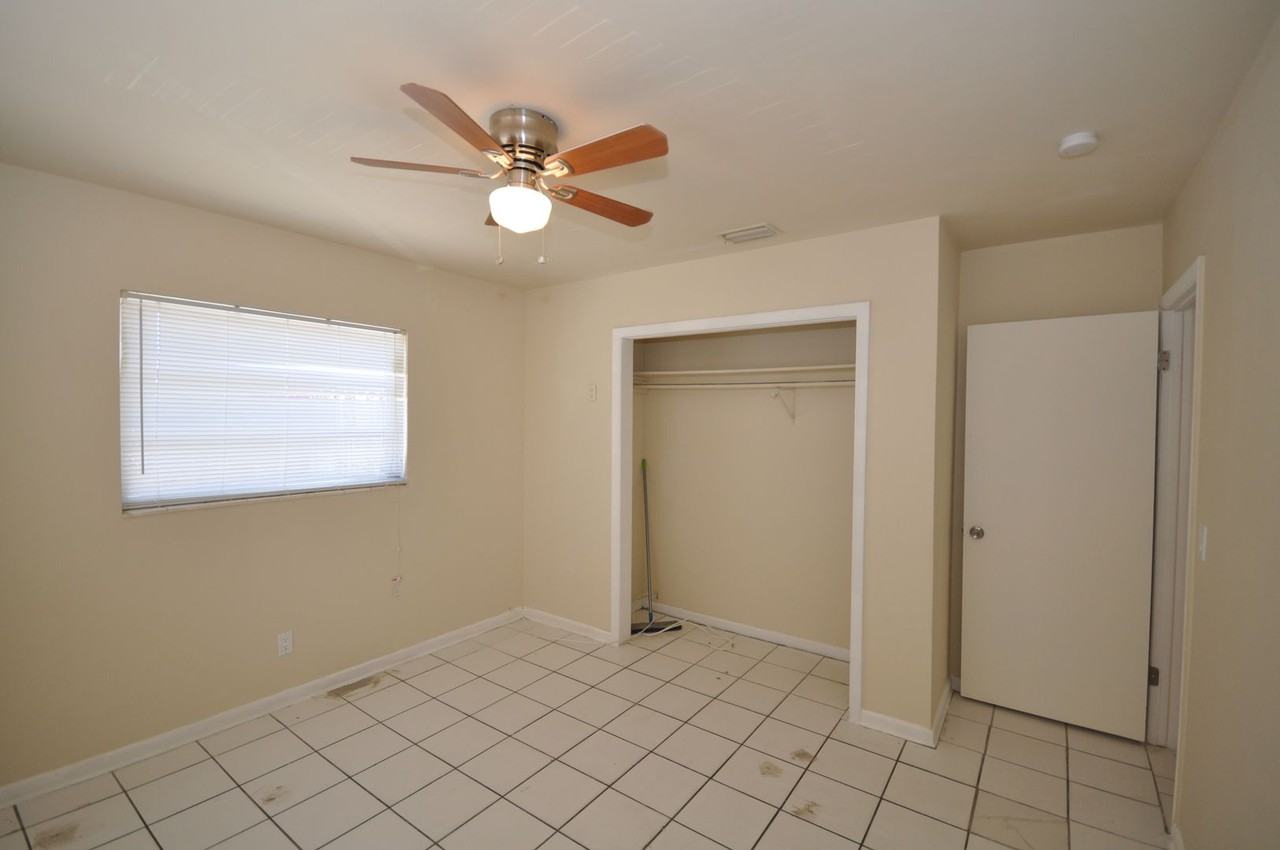 139 W 28th Street Riviera Beach, FL 33404 - Photo 3 of 21