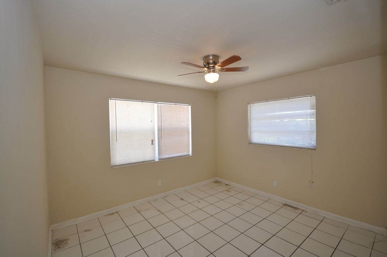 139 W 28th Street Riviera Beach, FL 33404 - Photo 4 of 21