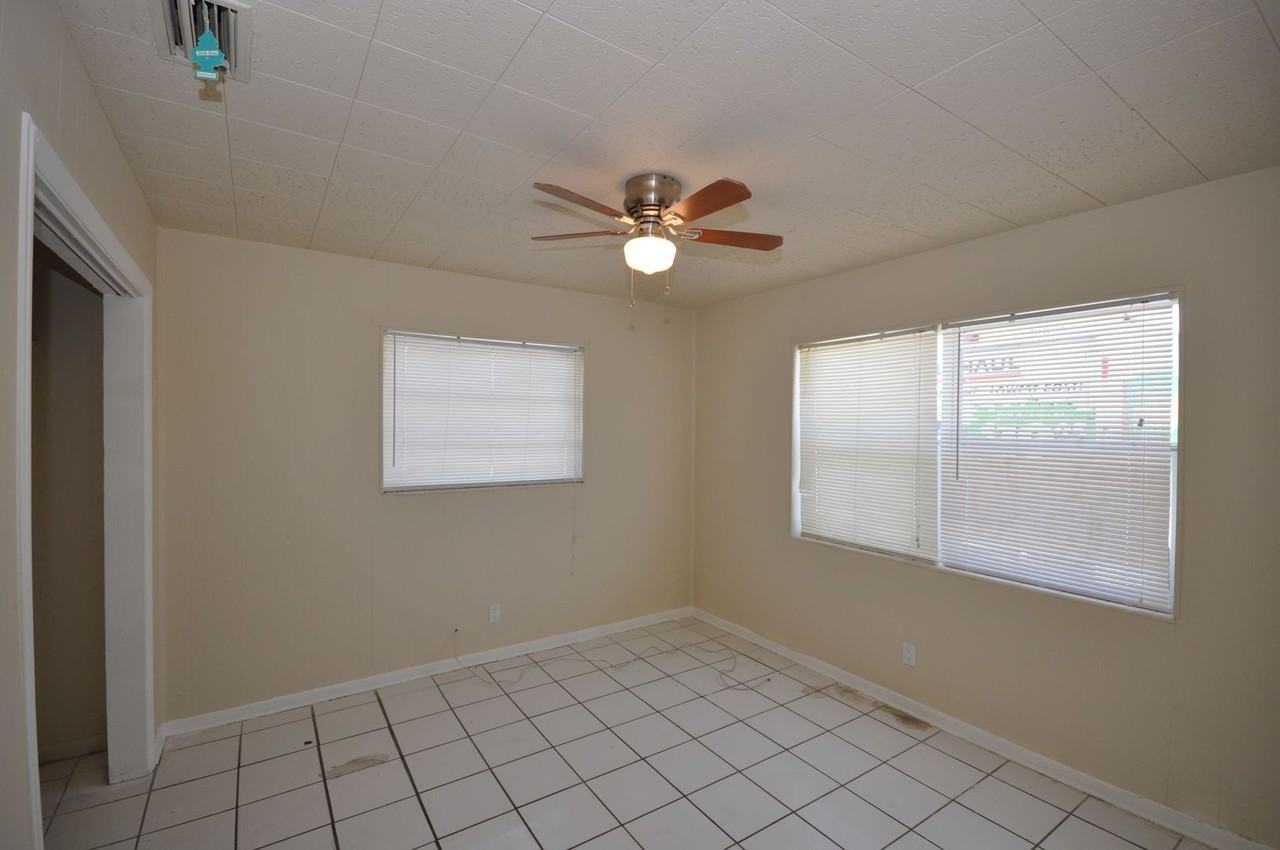 139 W 28th Street Riviera Beach, FL 33404 - Photo 5 of 21