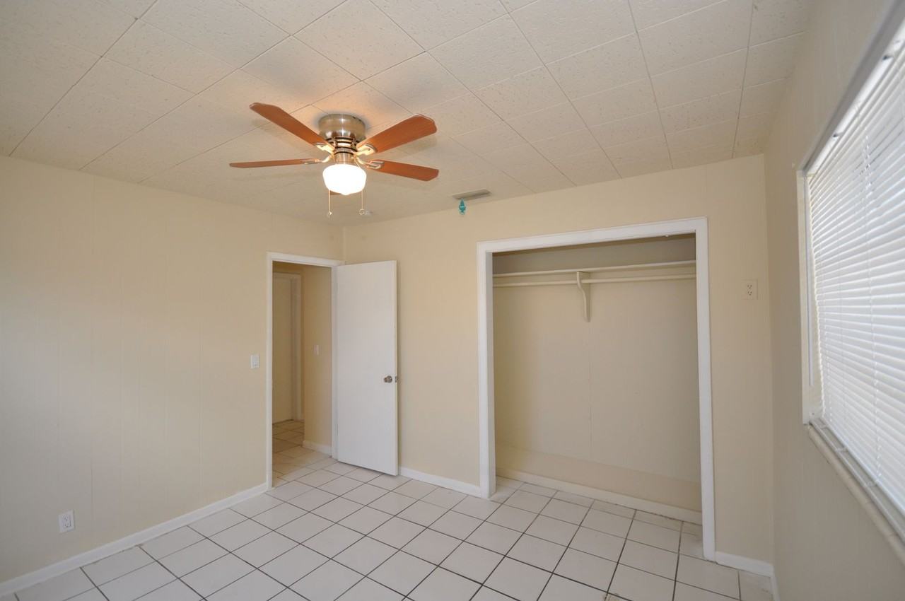 139 W 28th Street Riviera Beach, FL 33404 - Photo 6 of 21