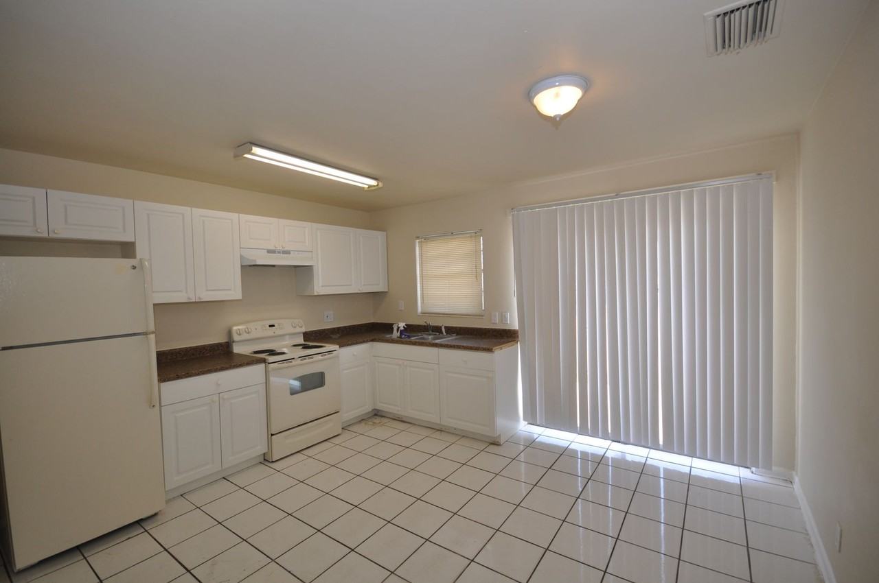 139 W 28th Street Riviera Beach, FL 33404 - Photo 7 of 21