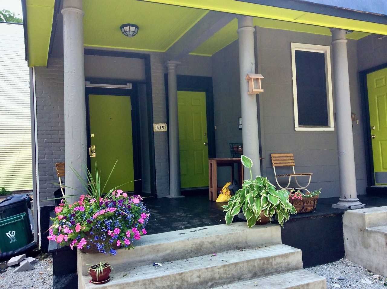 *** Modern & Charming Apartment in East End * Walk to Frick Park * Renovated * Available Now * our Today *** - Photo 2 of 2