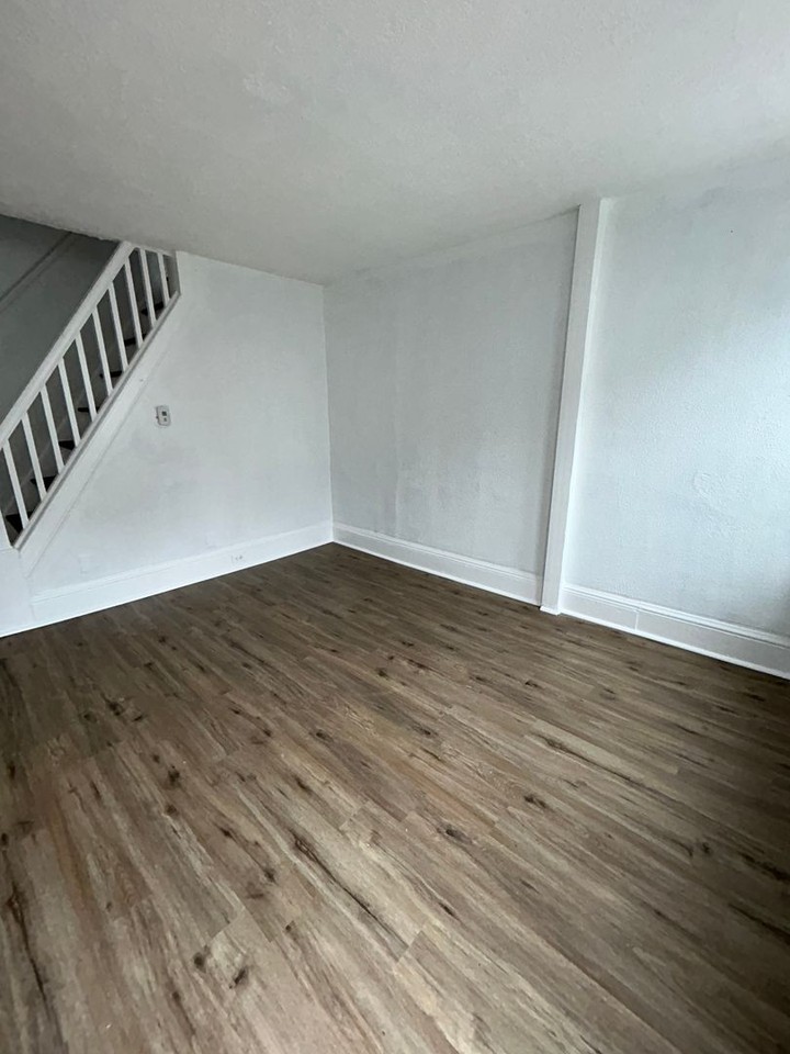 225 Home Avenue - Photo 3 of 16