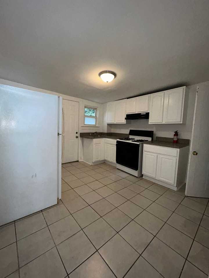 225 Home Avenue - Photo 5 of 16