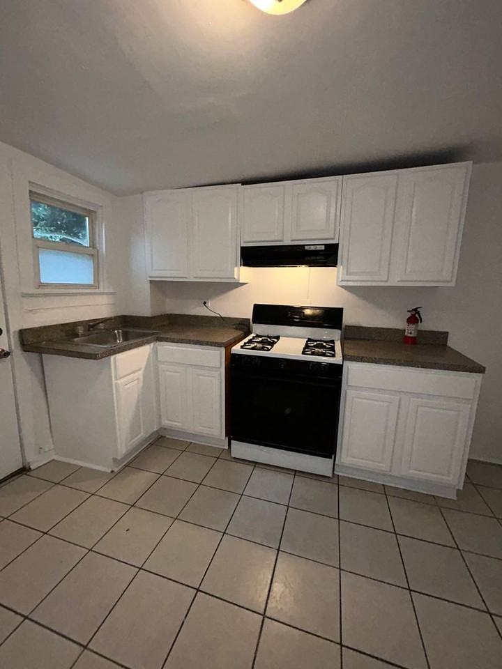 225 Home Avenue - Photo 6 of 16