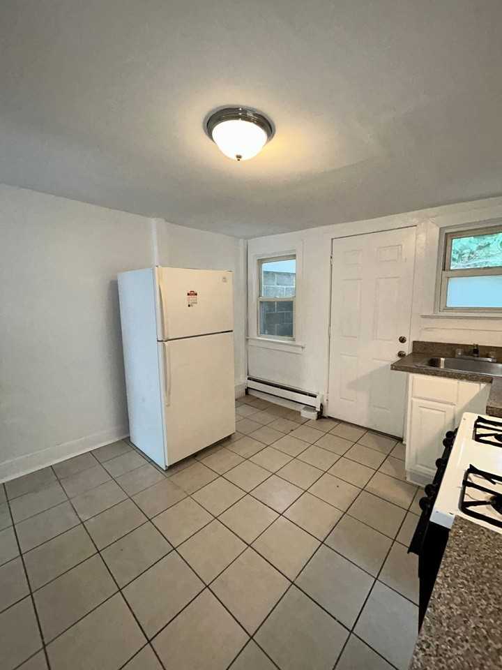 225 Home Avenue - Photo 7 of 16