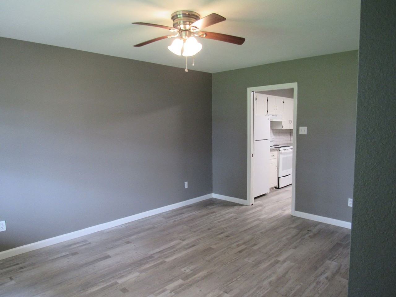 415 Waymack Rd - Photo 5 of 16