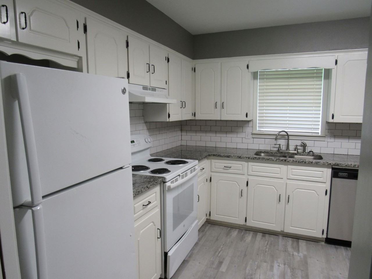 415 Waymack Rd - Photo 6 of 16